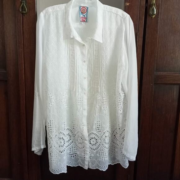 JOHNNY WAS White Embroidered Eyelet Tunic Top SZ M Adjustable Sleeves Pintuck - Picture 1 of 11